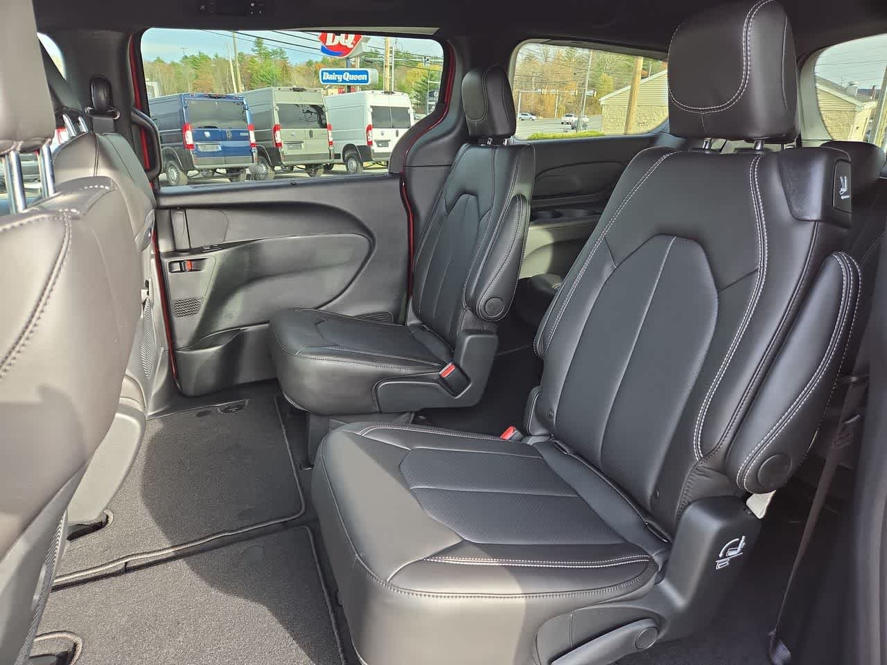 2026 Chrysler Pacifica Select - Photo 14