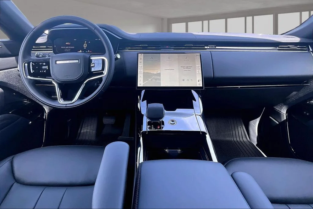 New 2026 Black Land Rover SE image 5