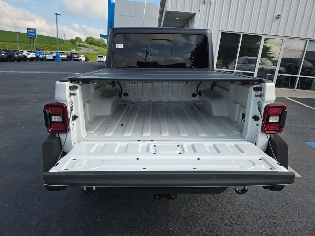 Certified Used 2025 White Jeep Willys image 13