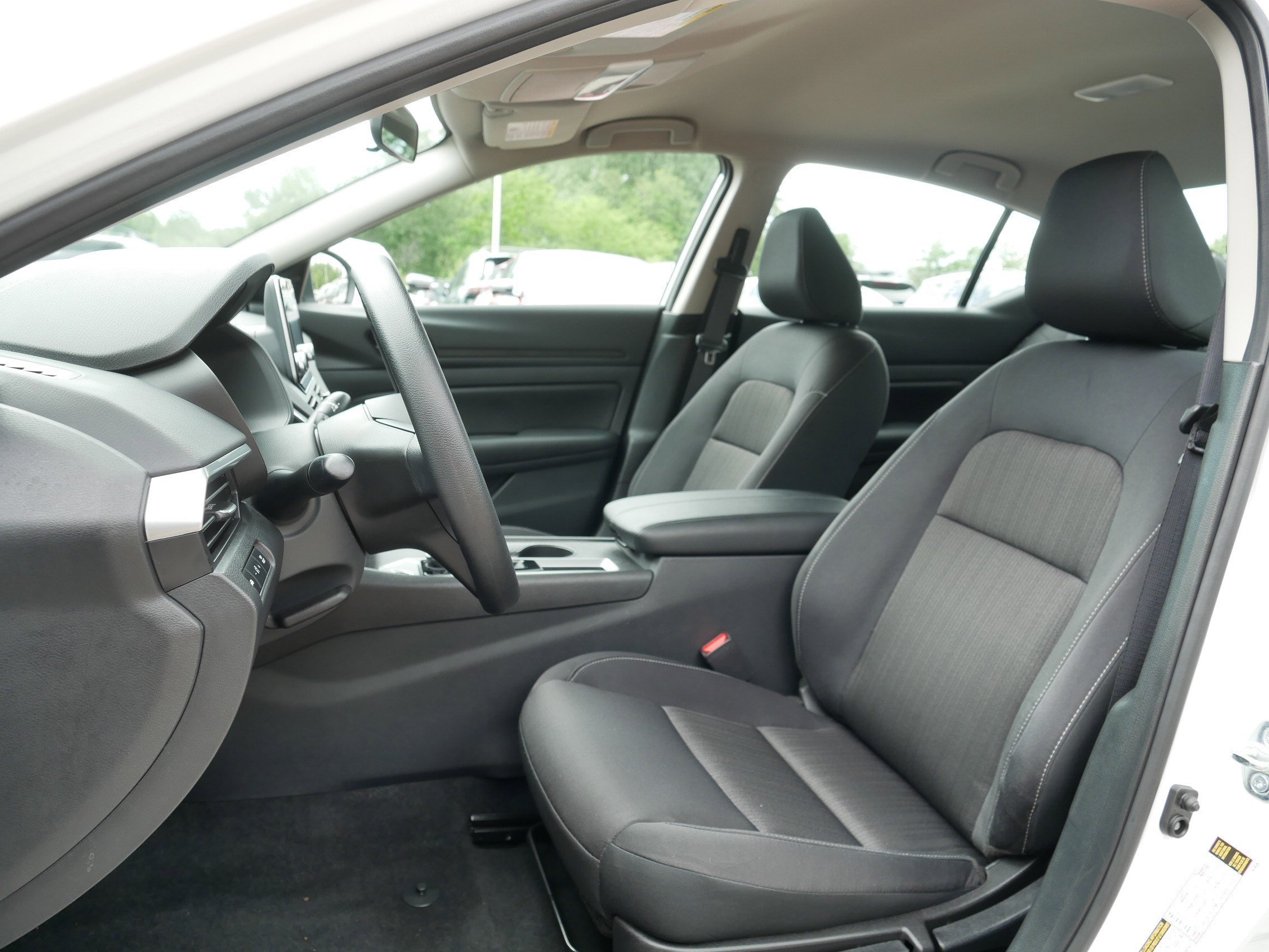 Certified Used 2025 Glacier White Nissan S image 33