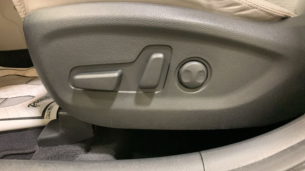 Used 2019 Black Noir Pearl Hyundai Value image 26