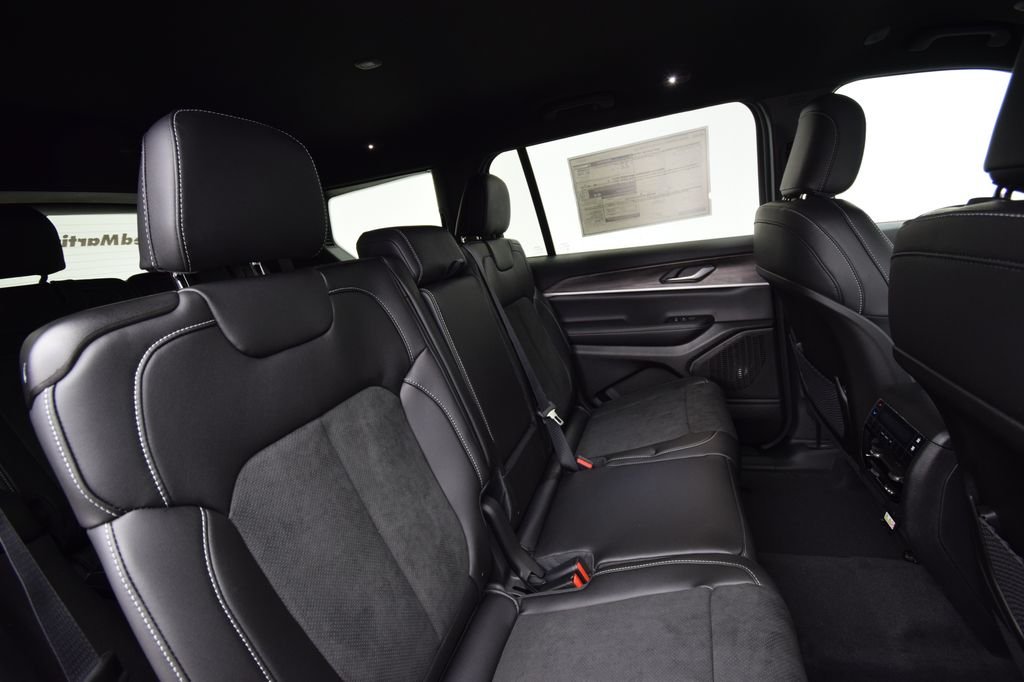 New 2026 Bright White Clear-Coat Exterior Paint Jeep  image 14