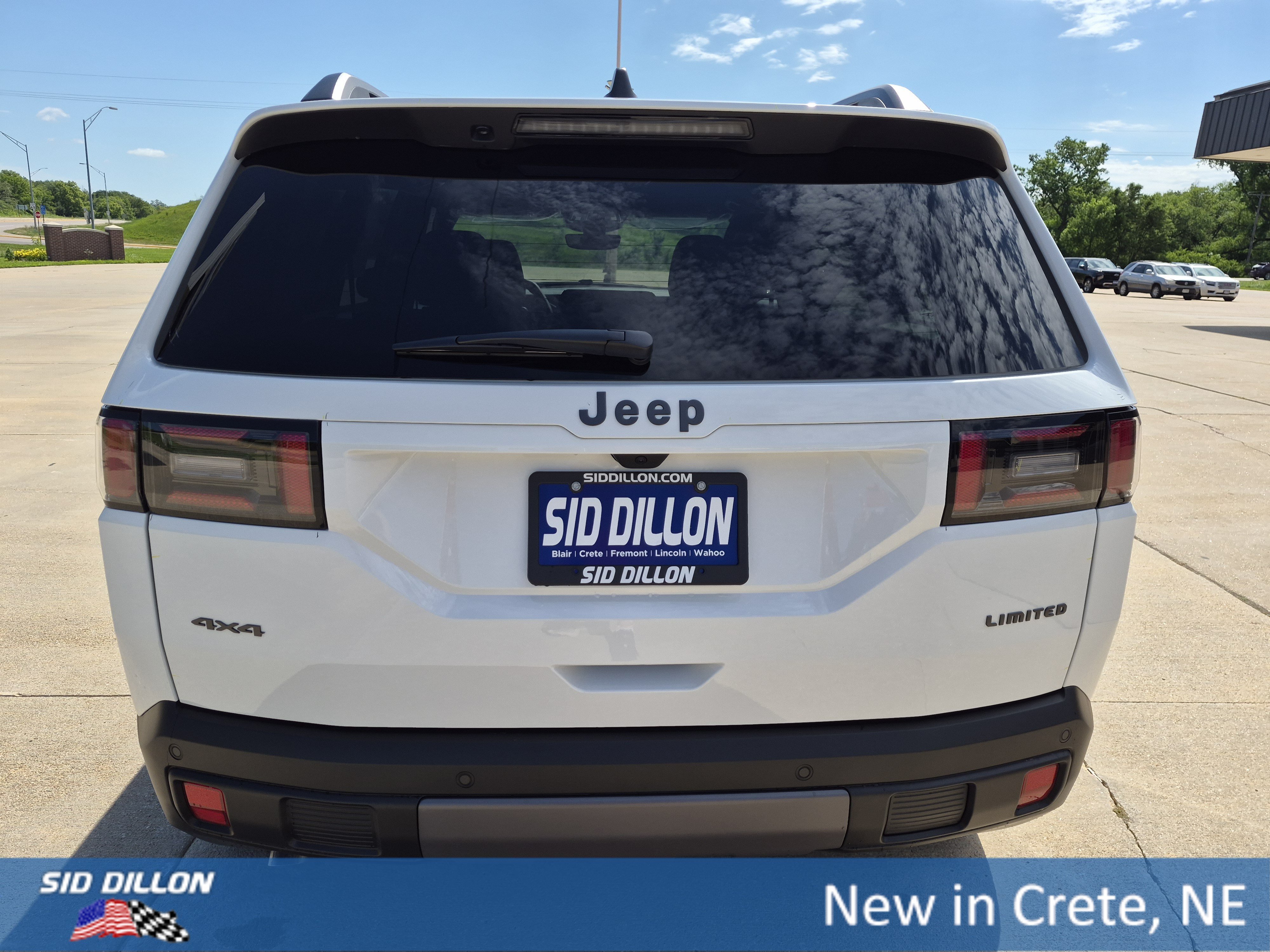 New 2026 Bright White Clear-Coat Exterior Paint Jeep Laredo image 18
