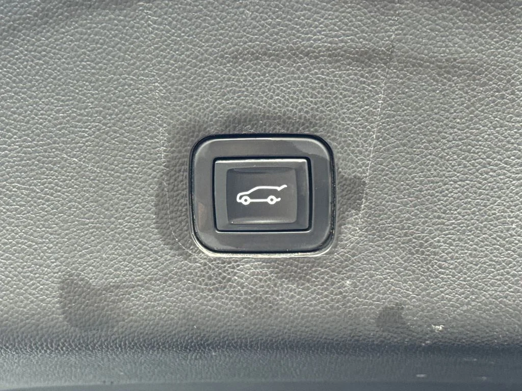 Used 2019 Summit White Chevrolet 3LT image 28