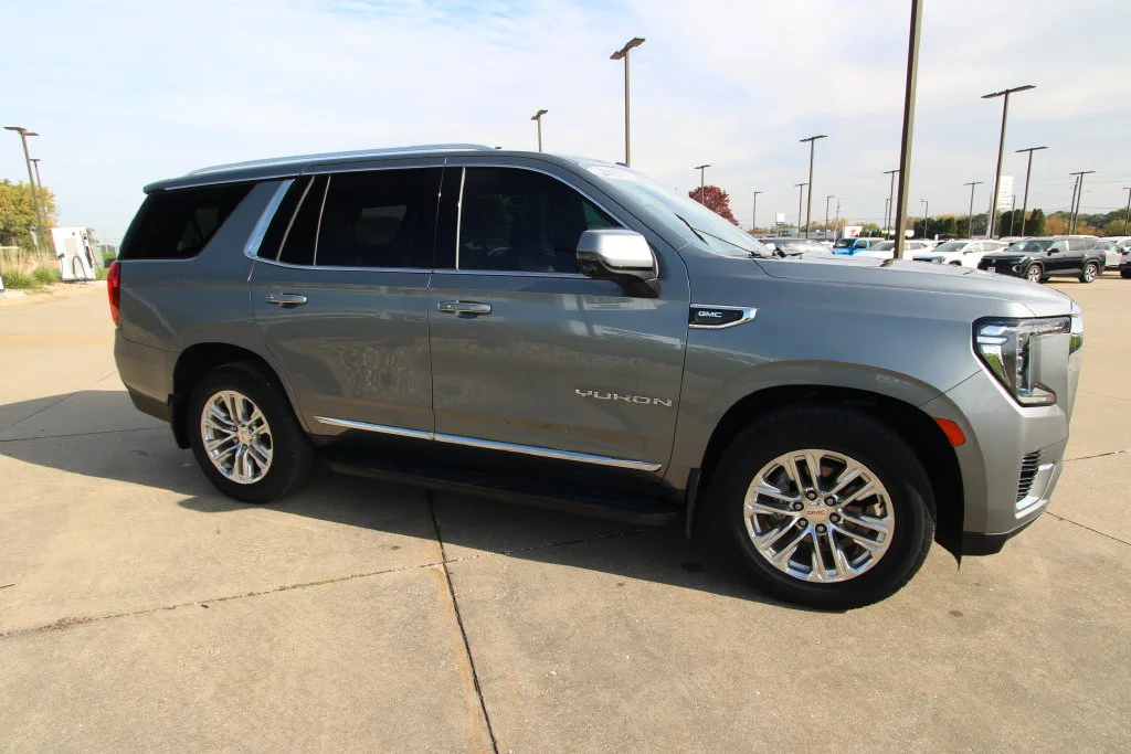 Used 2022 Gray GMC SLT image 3
