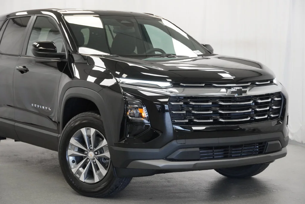 New 2027 Mosaic Black Metallic Chevrolet LT image 9