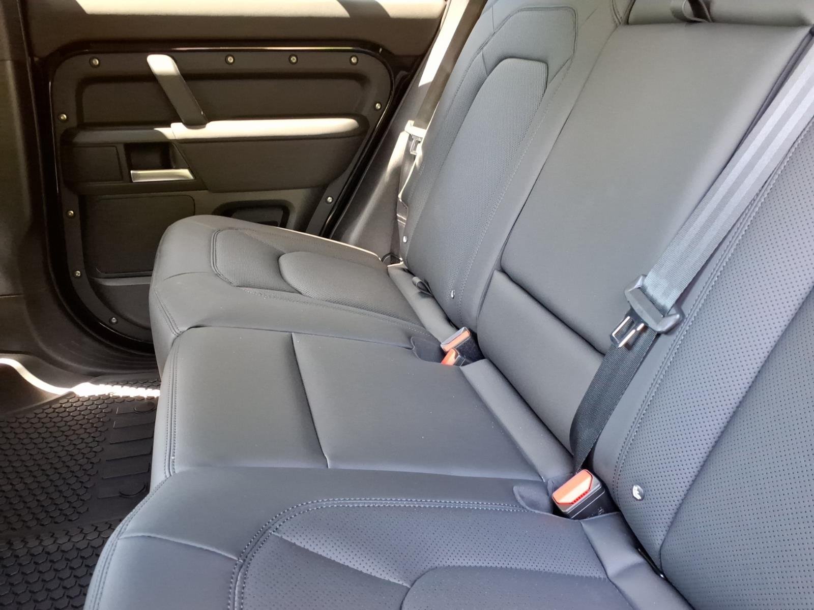 New 2026 Santorini Black Land Rover 110 X-Dynamic SE image 5