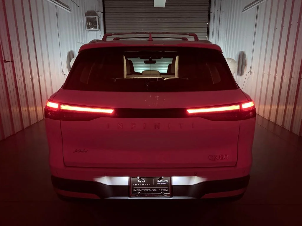 New 2027 RADIANT WHITE INFINITI Luxe FWD image 10