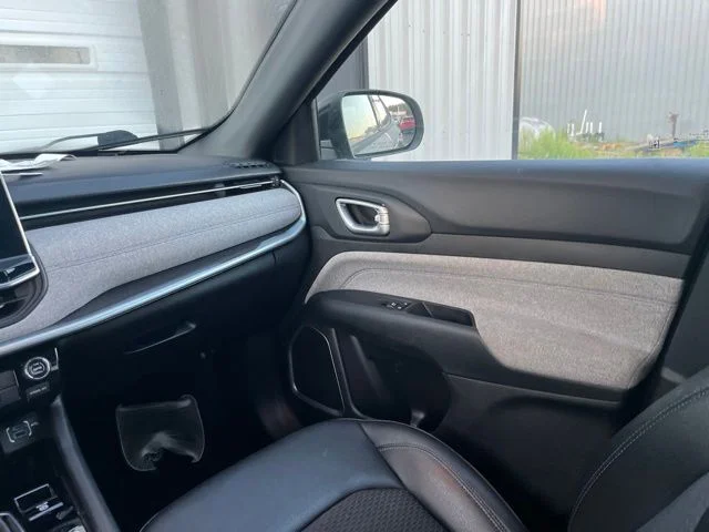 Used 2024 Gray Jeep Latitude image 10