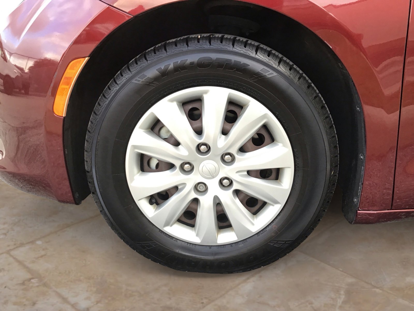 Used 2018 Velvet Red Pearlcoat Chrysler L image 26