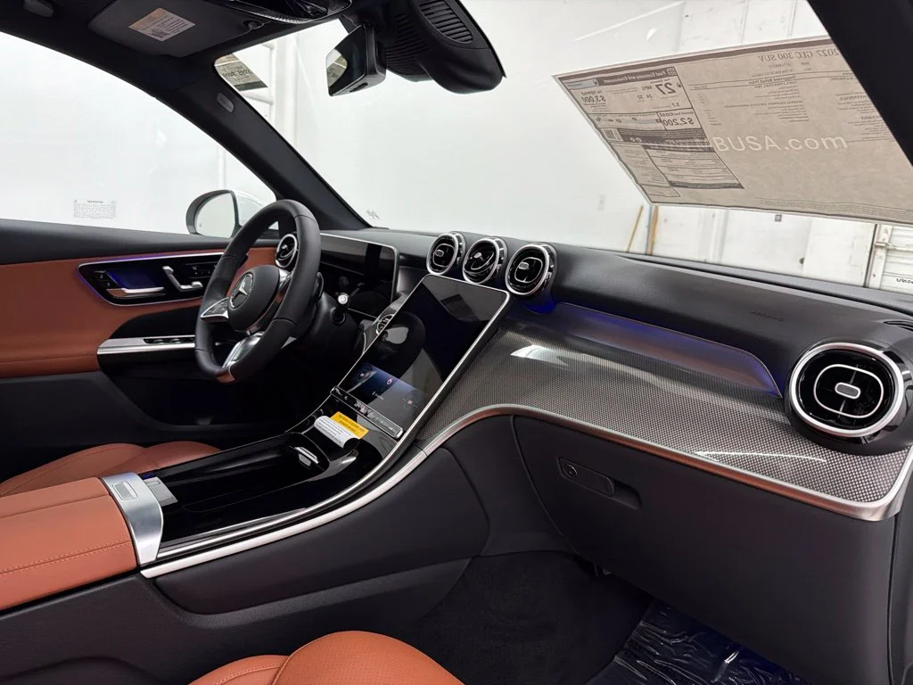 New 2027 White Mercedes-Benz GLC 300 image 31