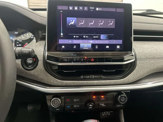 Used 2024 White Jeep Latitude image 17
