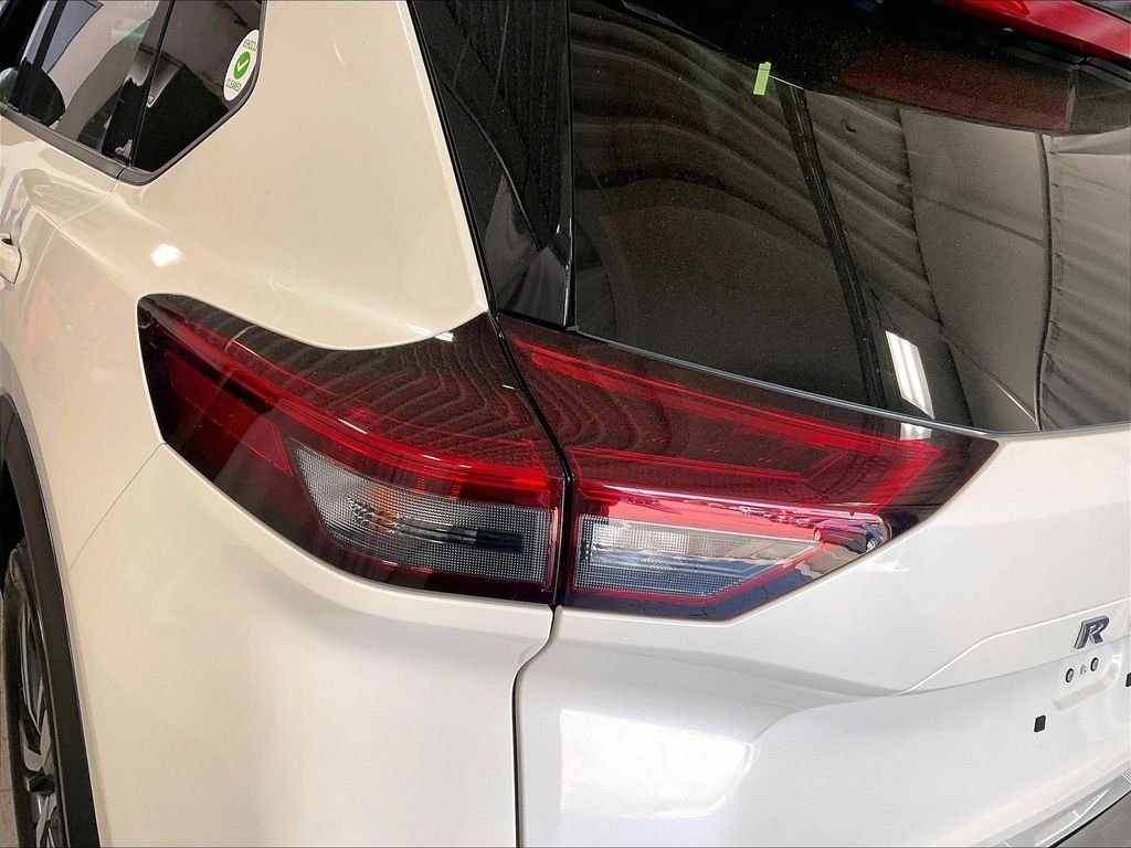Certified Used 2023 White Nissan Platinum image 34