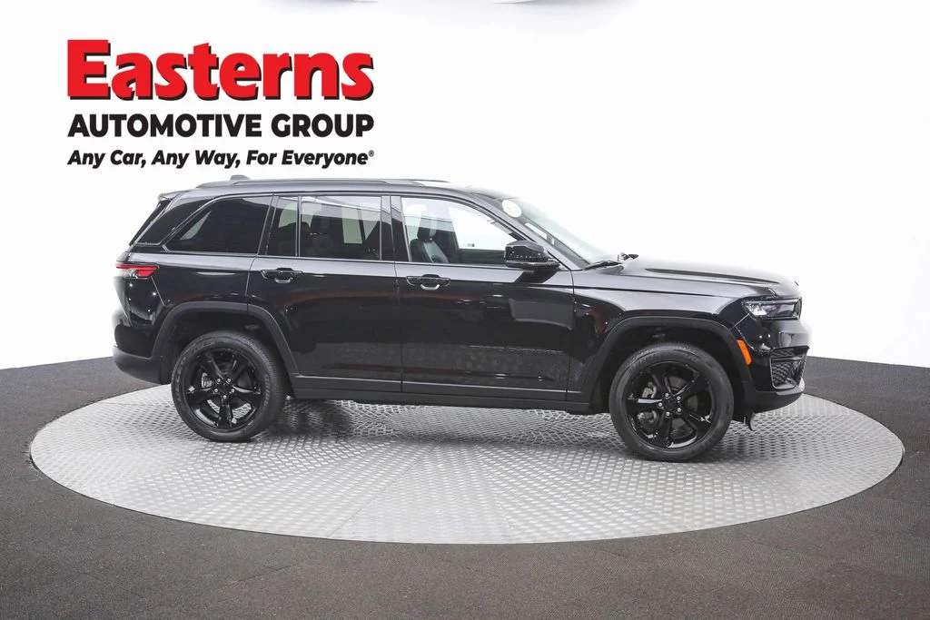 Used 2024 Black Jeep Altitude image 47