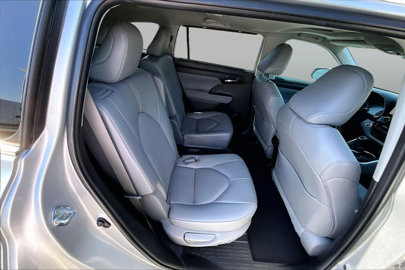 Used 2023 Celestial Silver Metallic Toyota XLE image 18