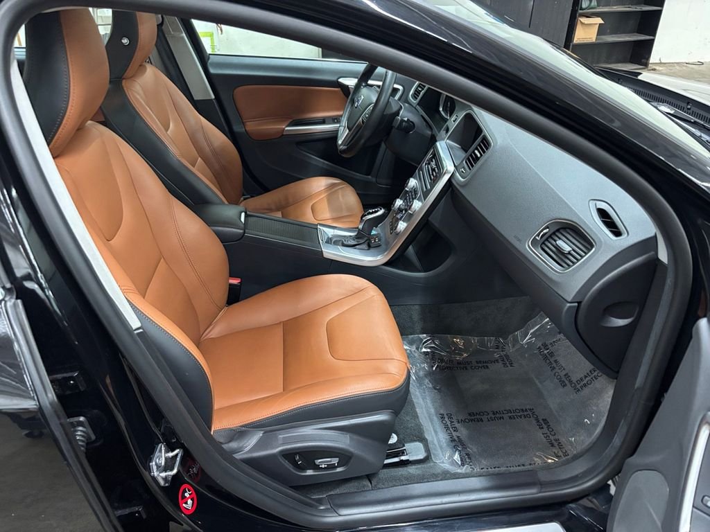 Used 2017 Onyx Black Metallic Volvo T5 image 19
