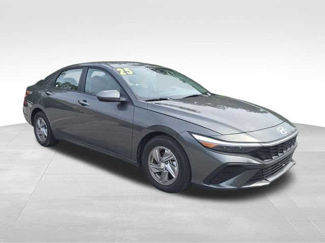 Used 2025 Gray Hyundai SE image 7