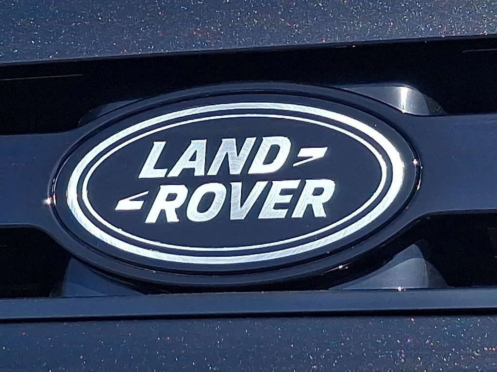 New 2026 Santorini Black Land Rover X-Dynamic SE image 19