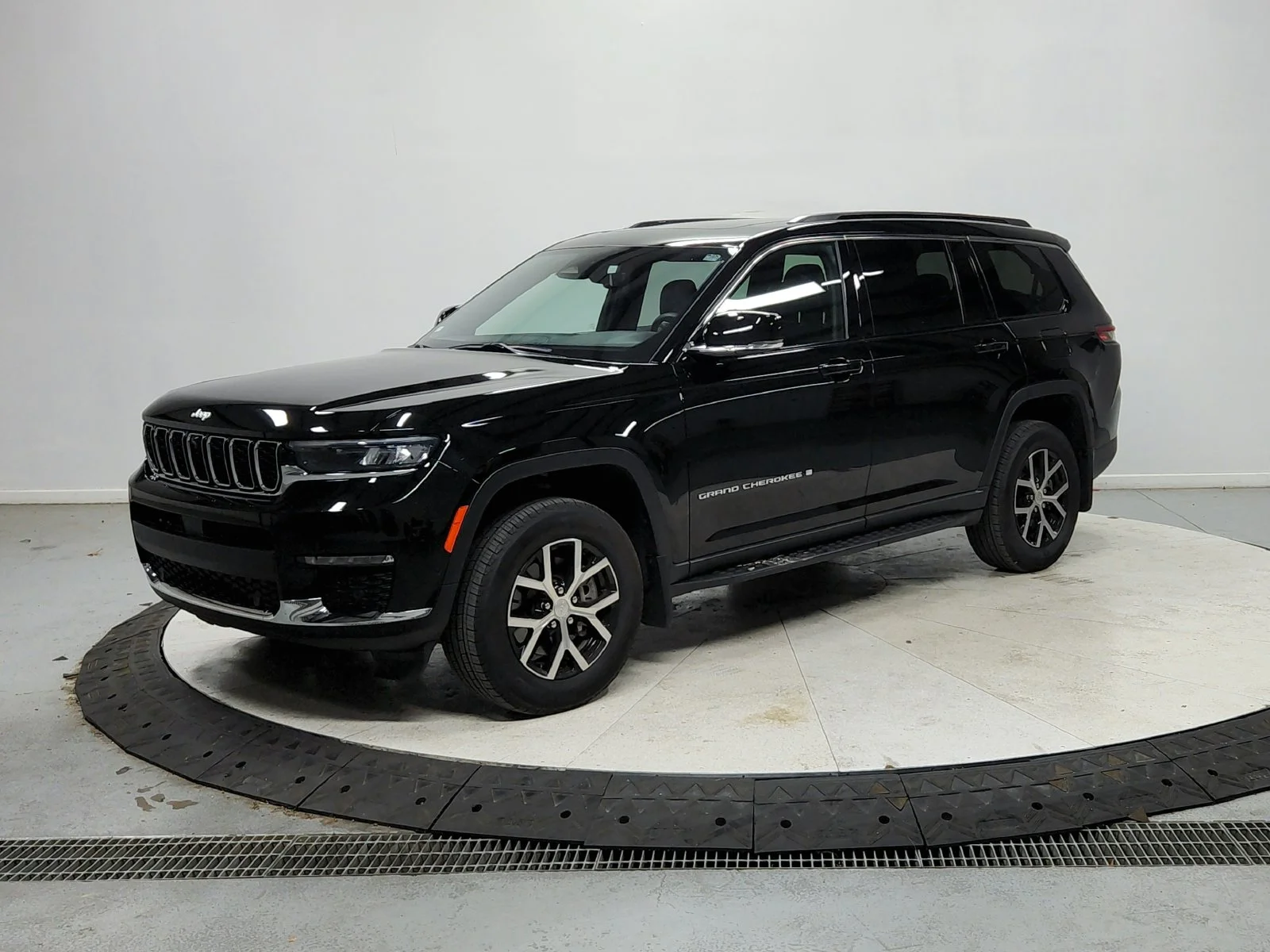 Used 2025 Black Jeep Limited image 4