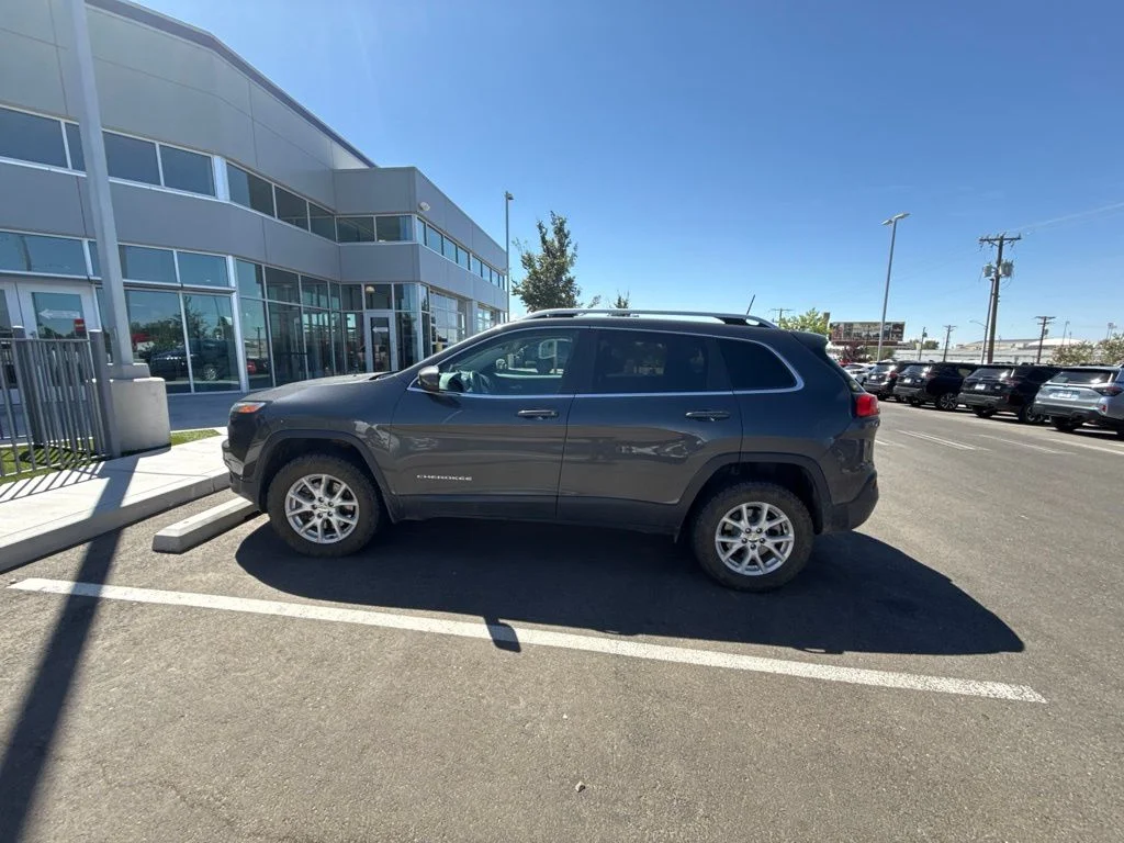 Used 2016 Gray Jeep Latitude image 10