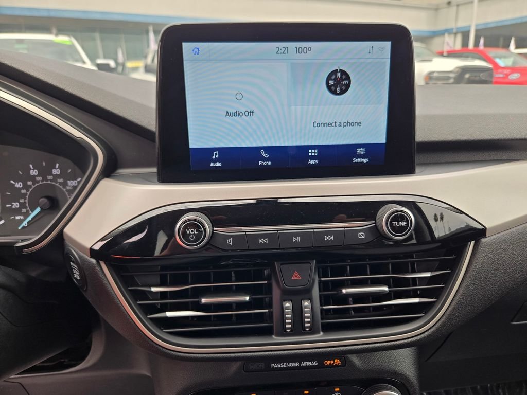 Used 2022 White Ford SE image 16