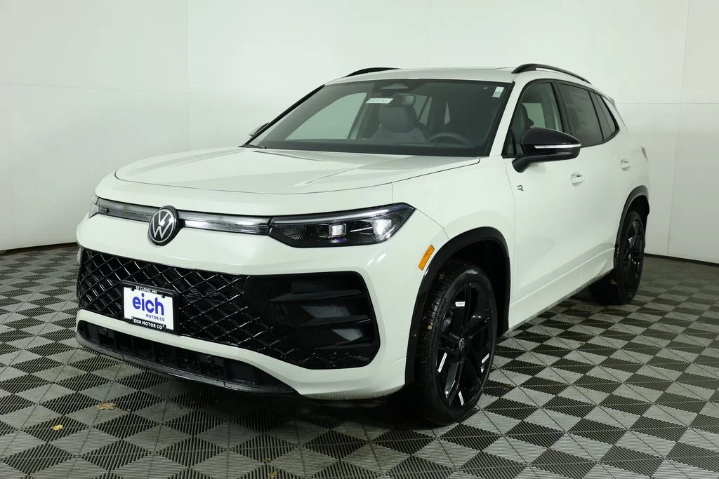 Used 2026  Volkswagen SE R-Line Black image 3