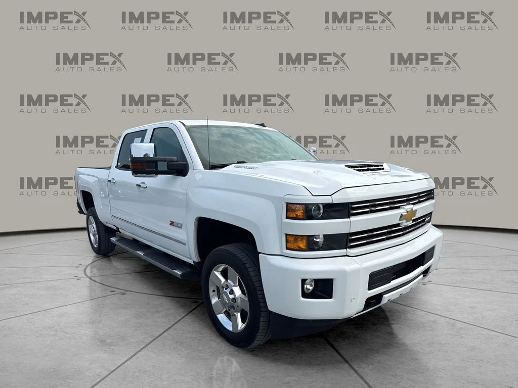Used 2018 White Chevrolet LT image 4