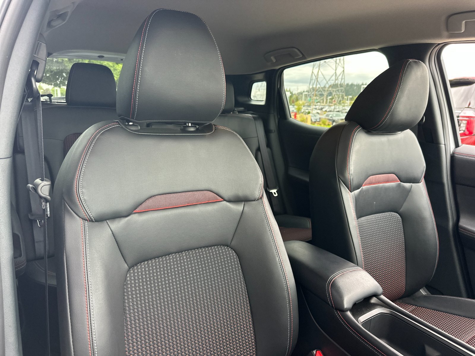 Used 2025 Aspen White/Super Black Nissan SR image 17