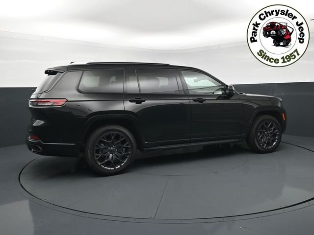 Used 2023 Black Jeep Summit image 6