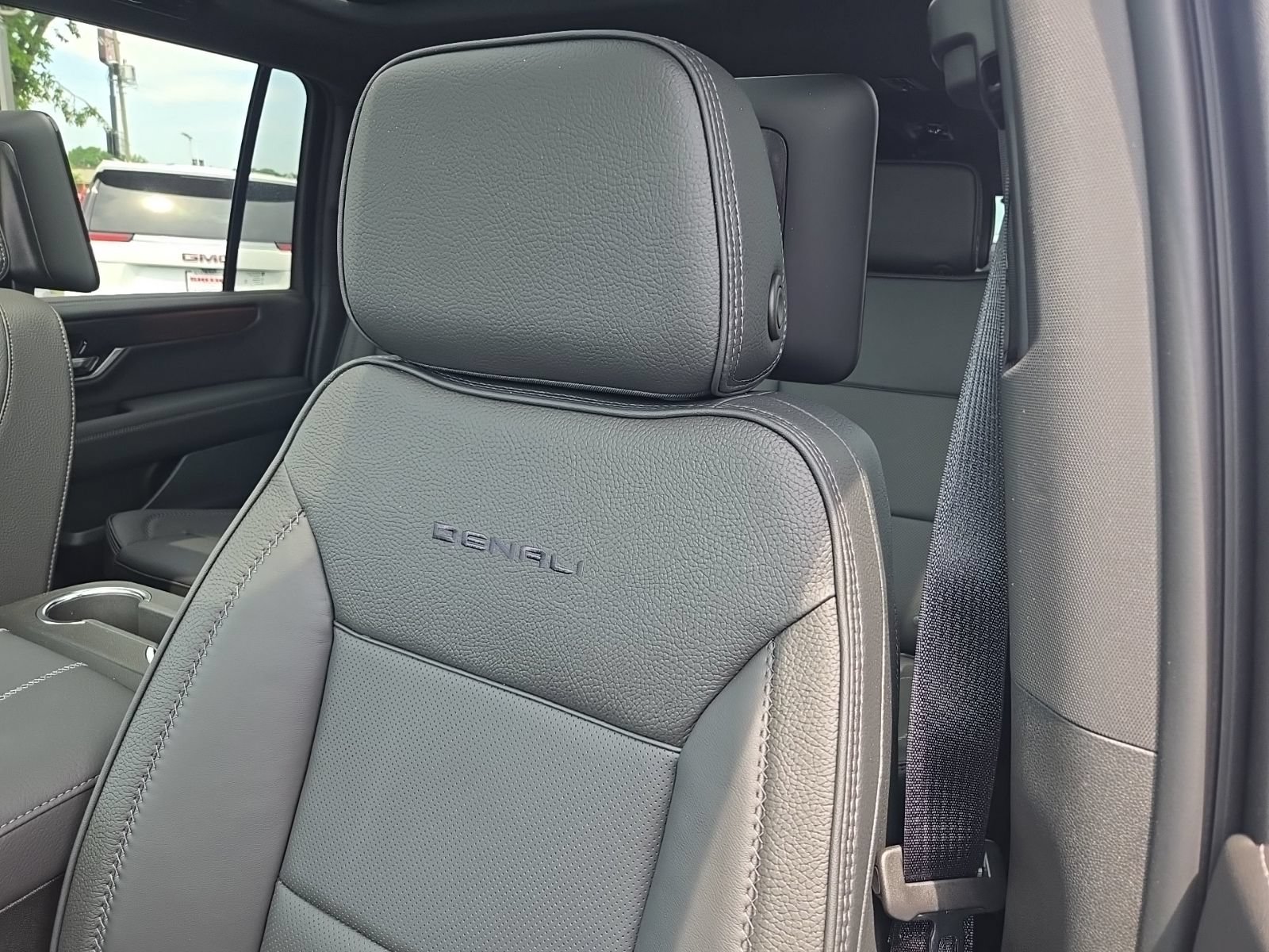 2026 GMC Yukon XL Denali - Photo 22