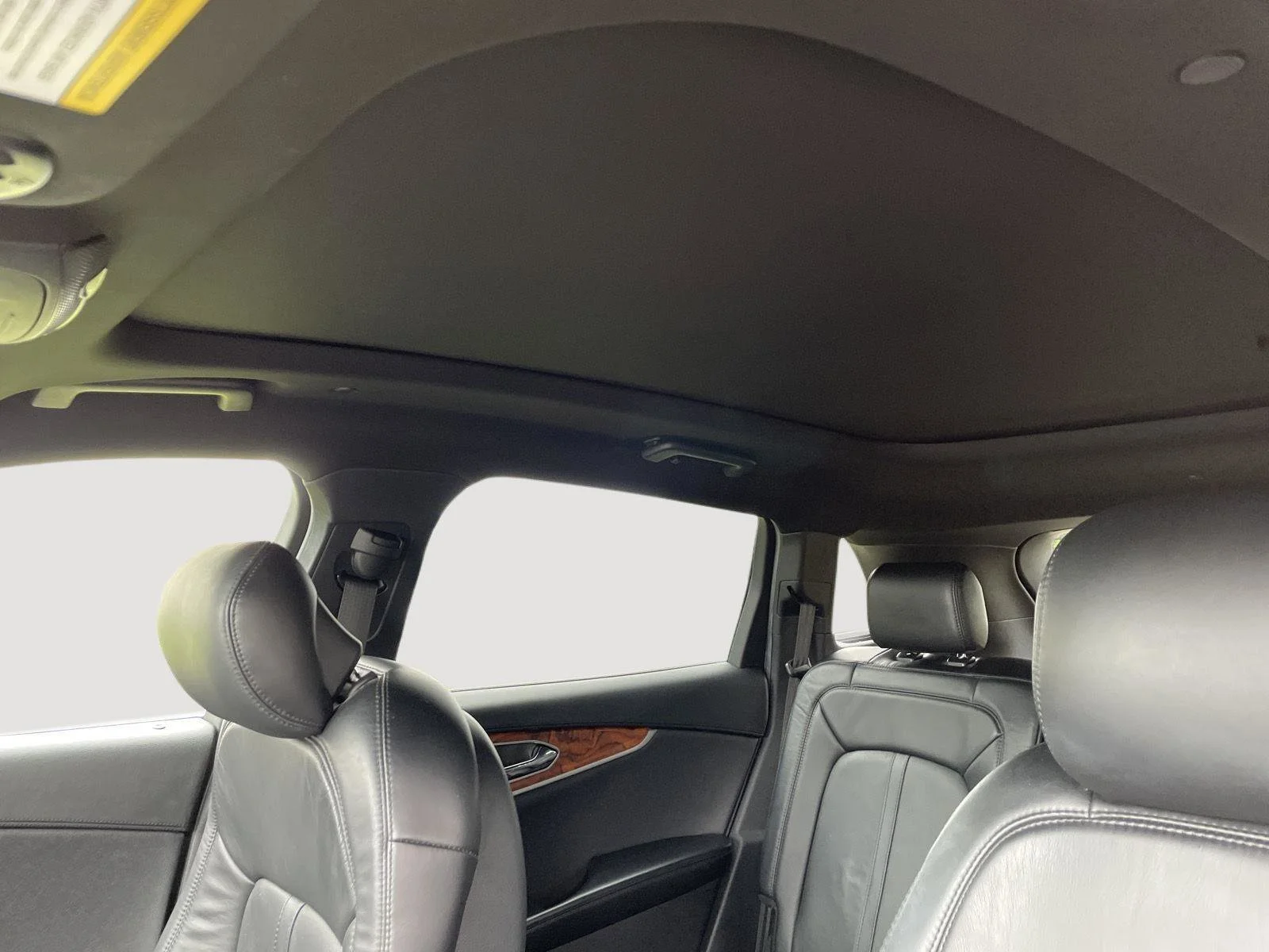 Used 2016 Black Velvet Lincoln Reserve image 17