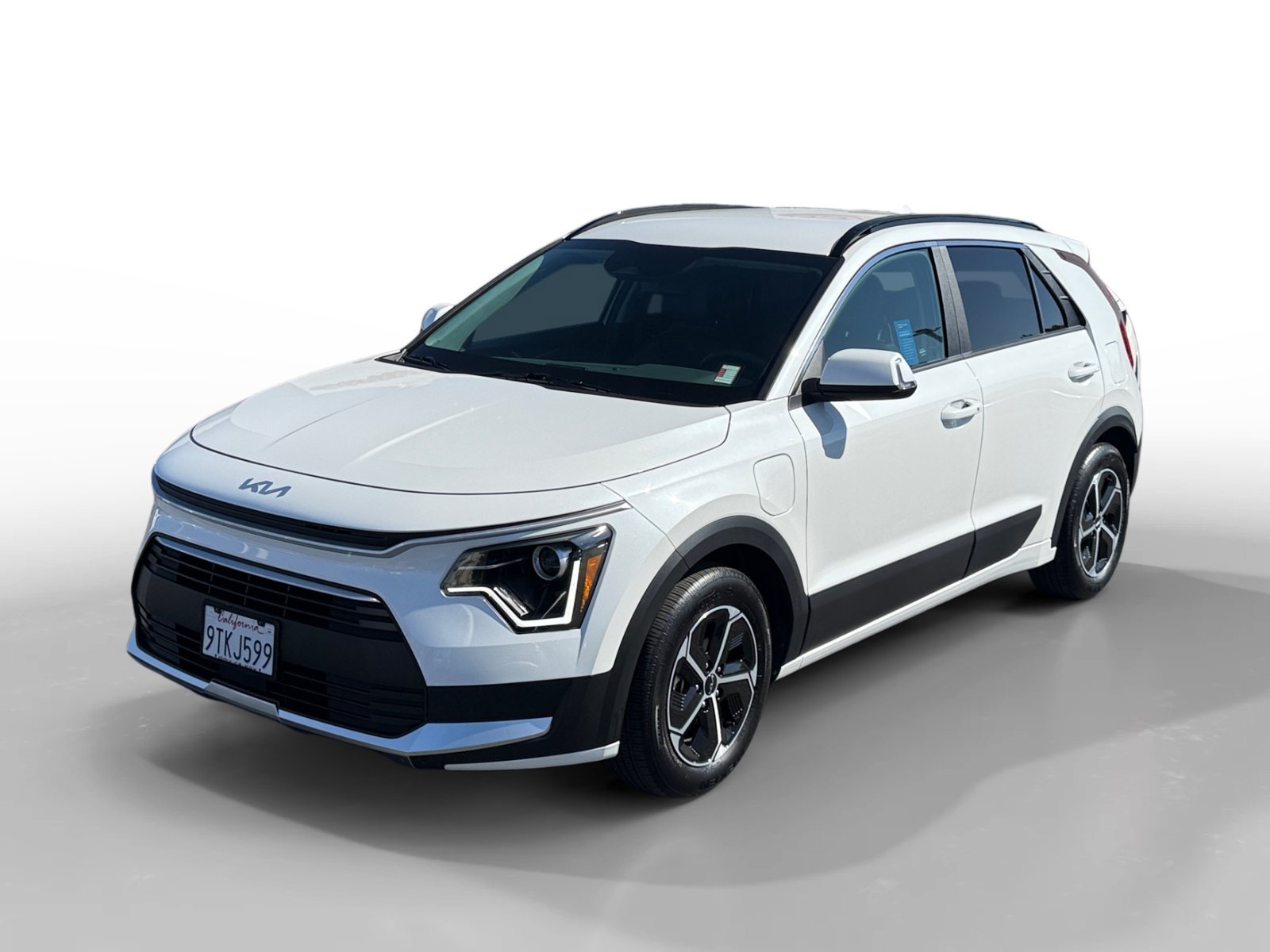 Certified Used 2025 Snow White Pearl Kia EX image 1