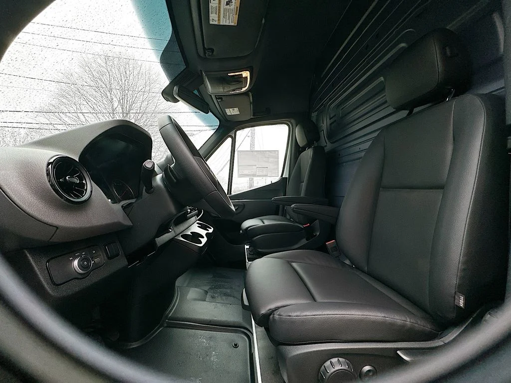 Used 2025 White Mercedes-Benz Cargo 144 WB image 17