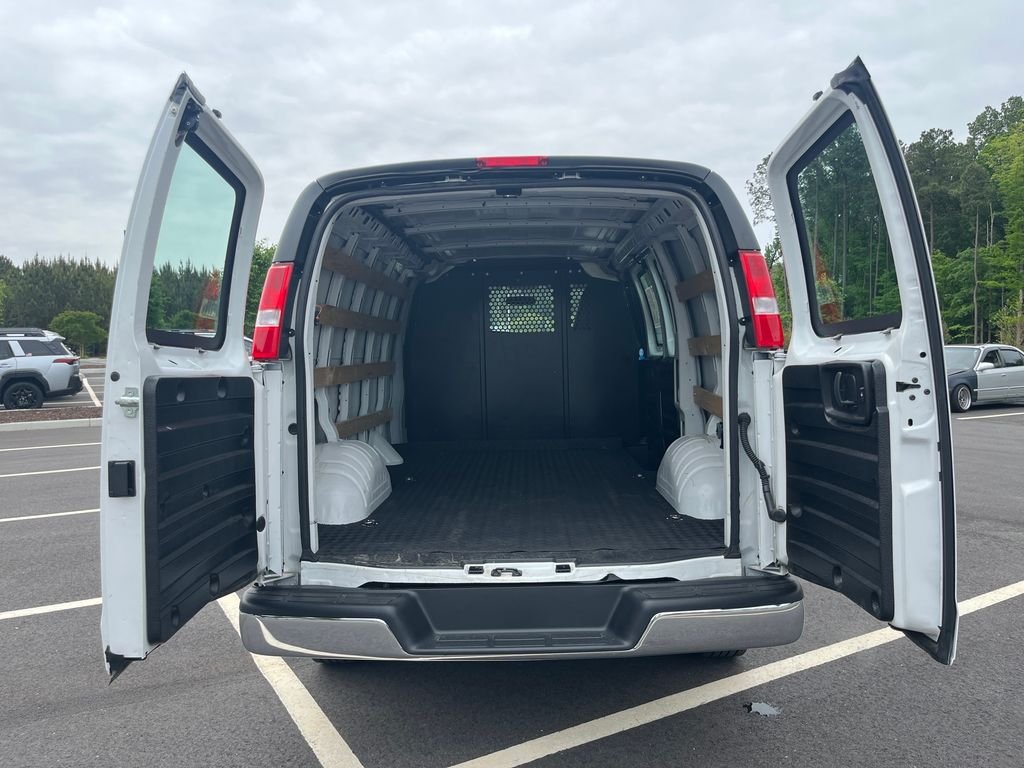 Used 2024 White GMC Work Van image 23