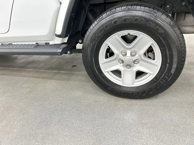 Used 2021 White Jeep Sport image 5