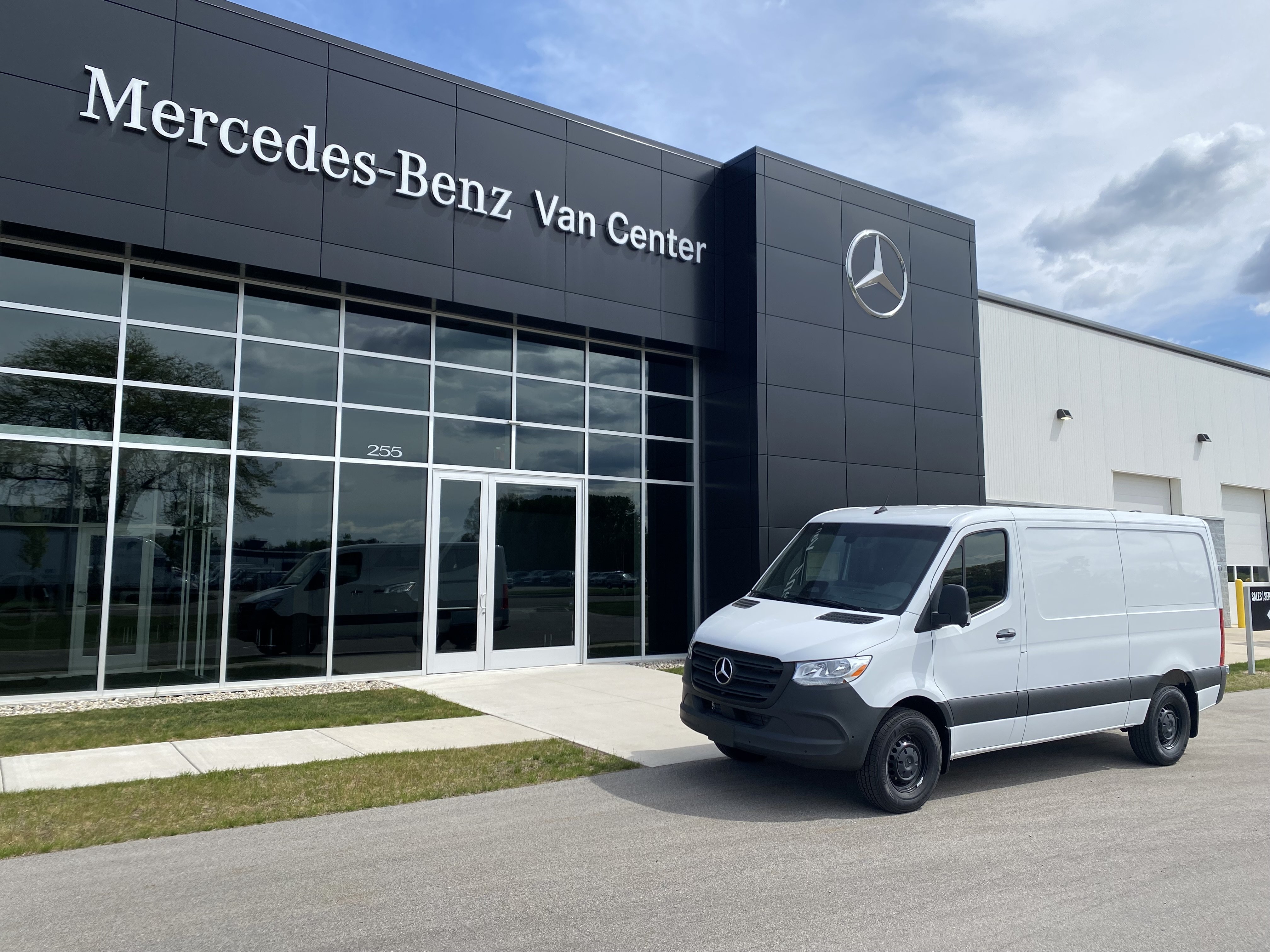 2026 Mercedes-Benz Sprinter 2500 144 WB's photo