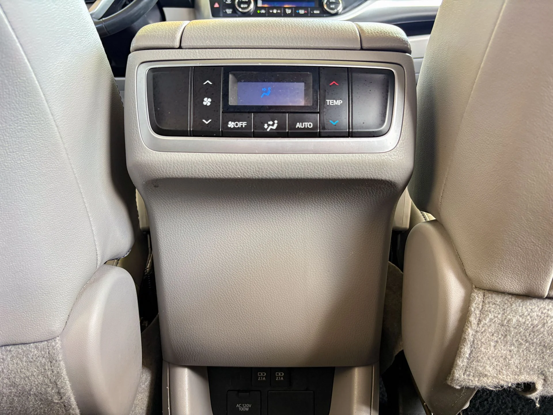 Used 2019 White Toyota XLE image 33