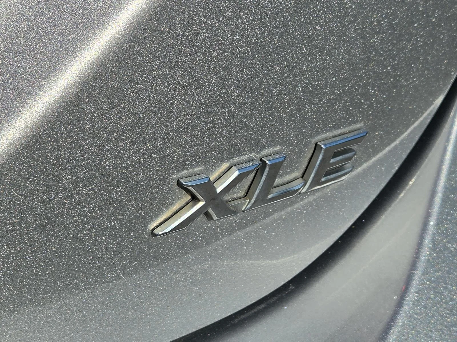 Used 2019 Celestial Silver Metallic Toyota XLE Auto (Natl) image 8