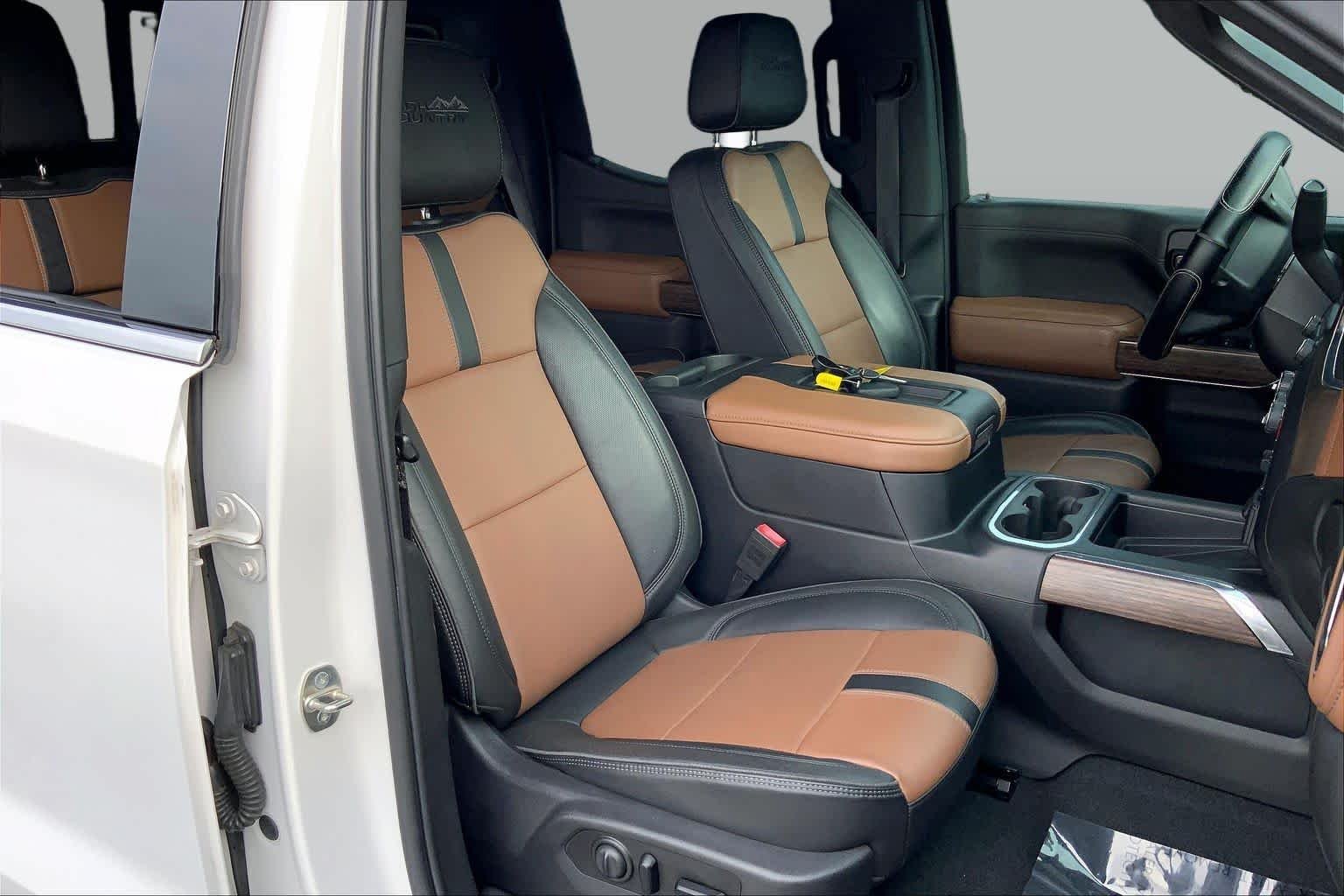 Used 2019 Iridescent Pearl Tricoat Chevrolet High Country image 8