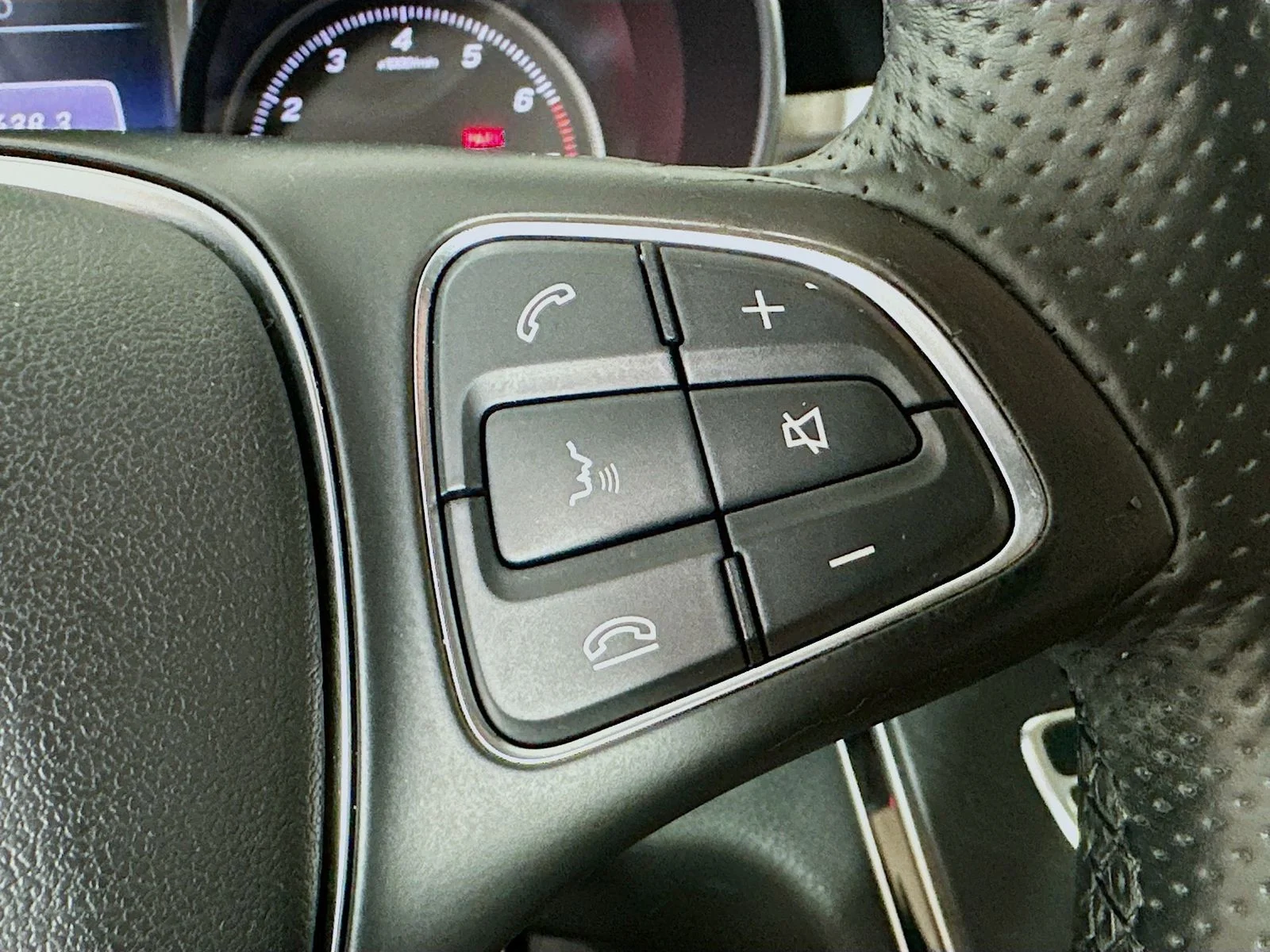 Used 2016  Mercedes-Benz  image 18