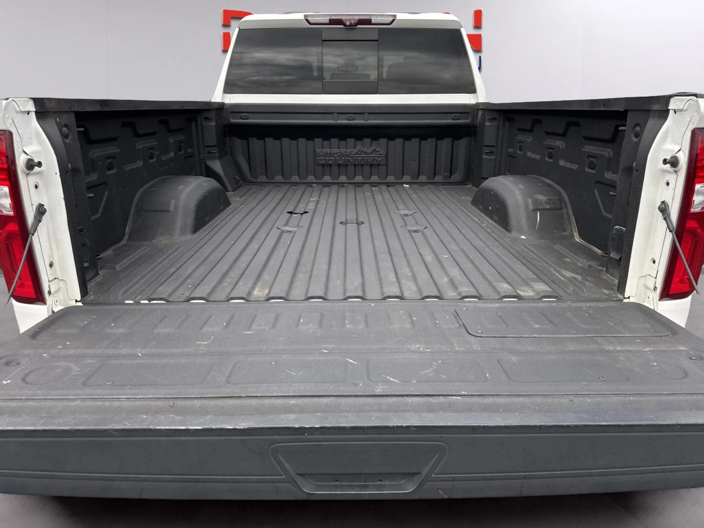Used 2020 IRIDESCENT PEARL TRICOAT Chevrolet High Country image 34