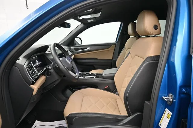 Used 2024 Blue Volkswagen 2.0T SE w/Technology image 9