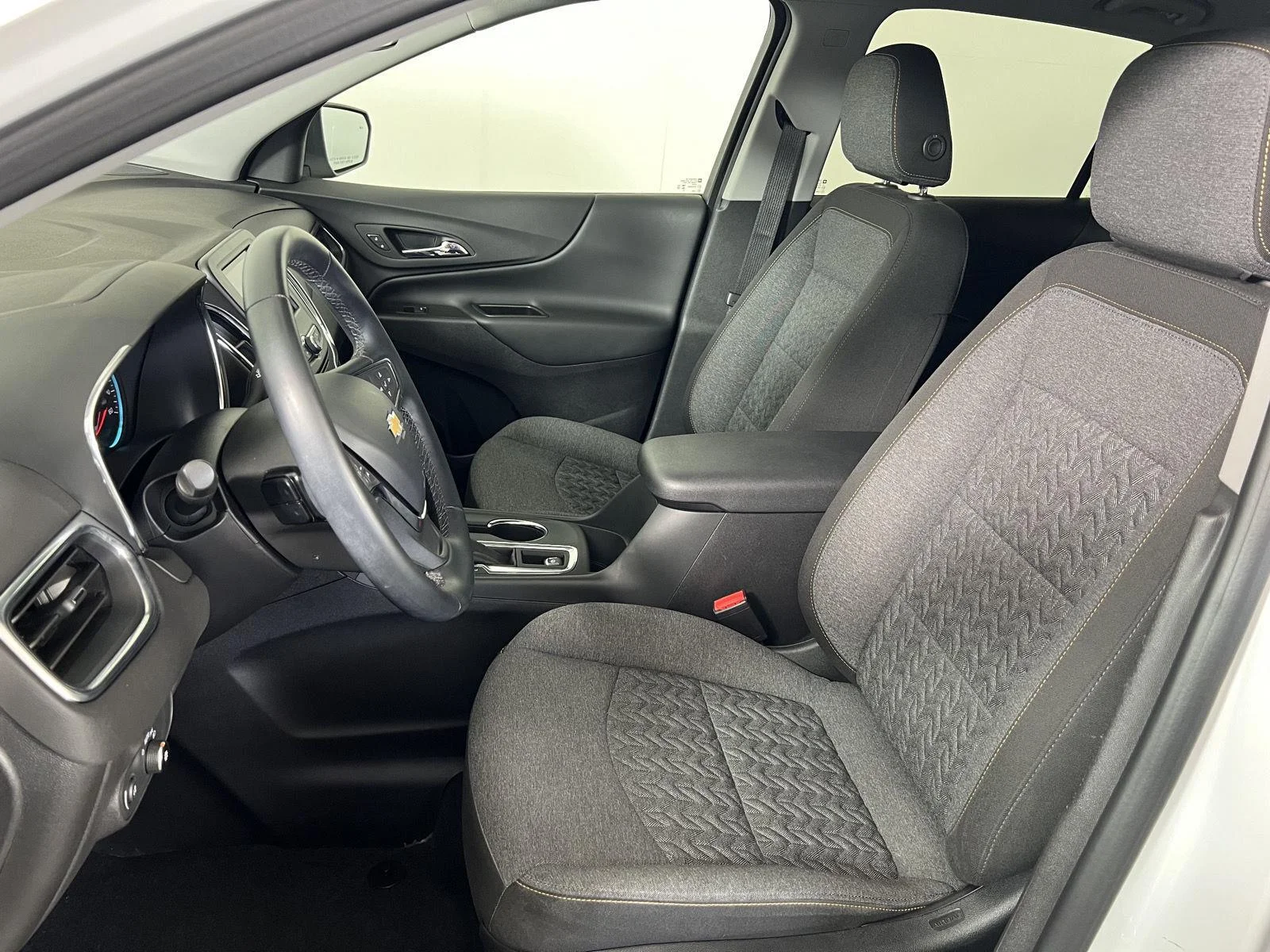 Used 2024 Iridescent Pearl Tricoat Chevrolet LT image 4