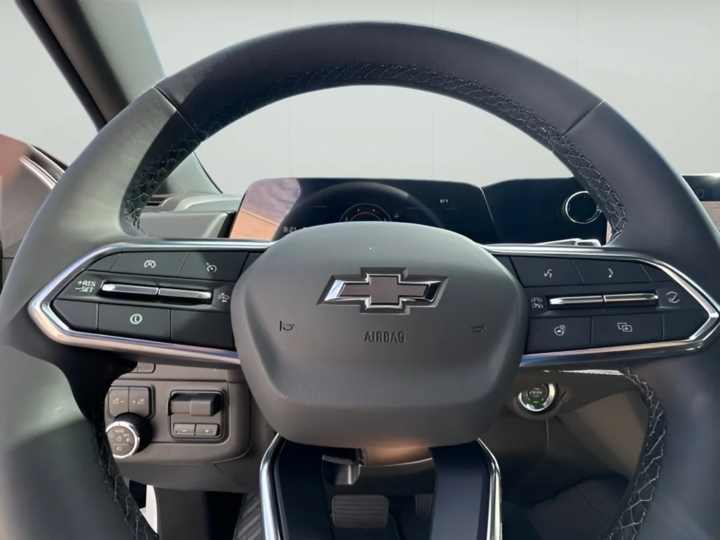 New 2026 Summit White Chevrolet Z71 image 23