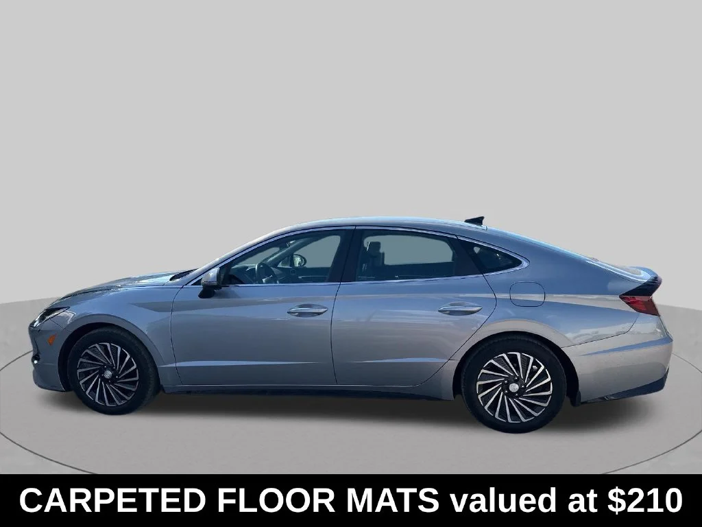 Used 2023 Silver Hyundai SEL image 2