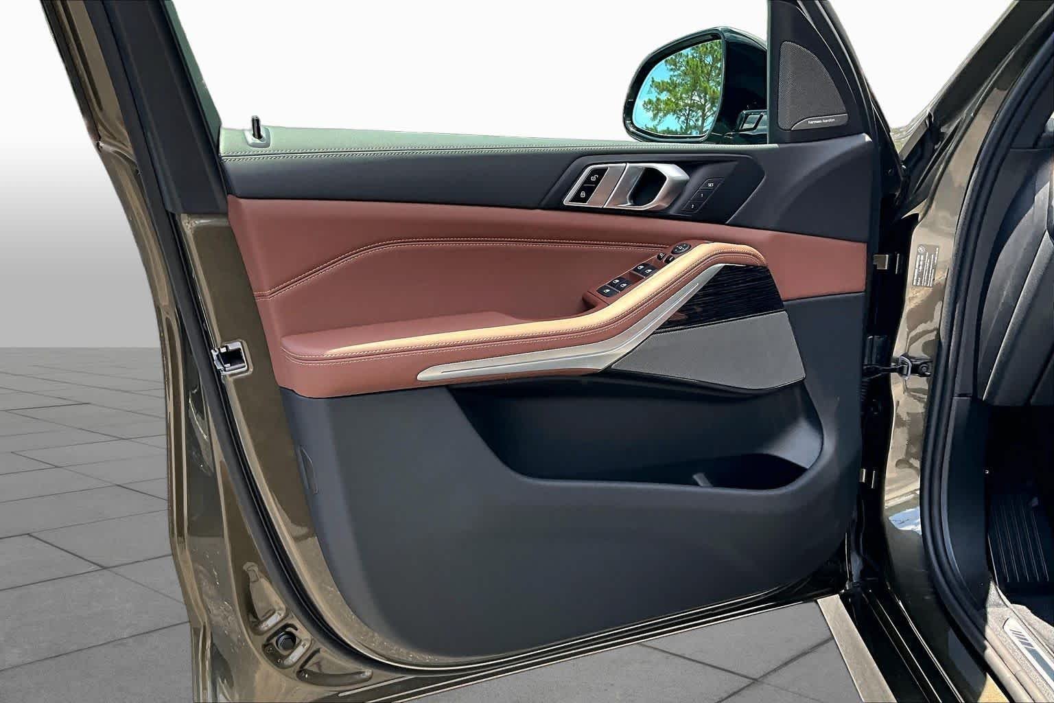 New 2026 Manhattan Green Metallic BMW sDrive40i image 10