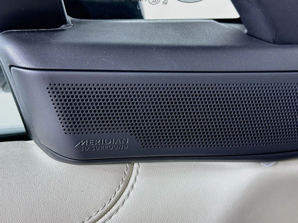 New 2026 Fuji White Land Rover SE image 20