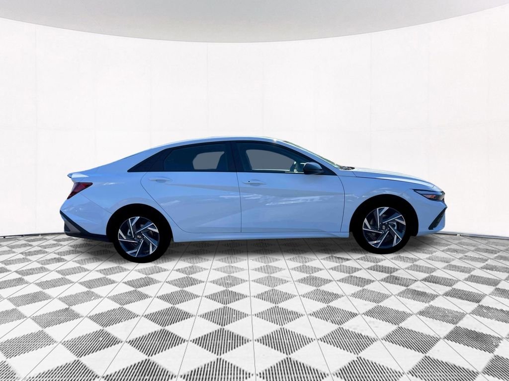 2025 Hyundai Elantra SEL - Photo 14