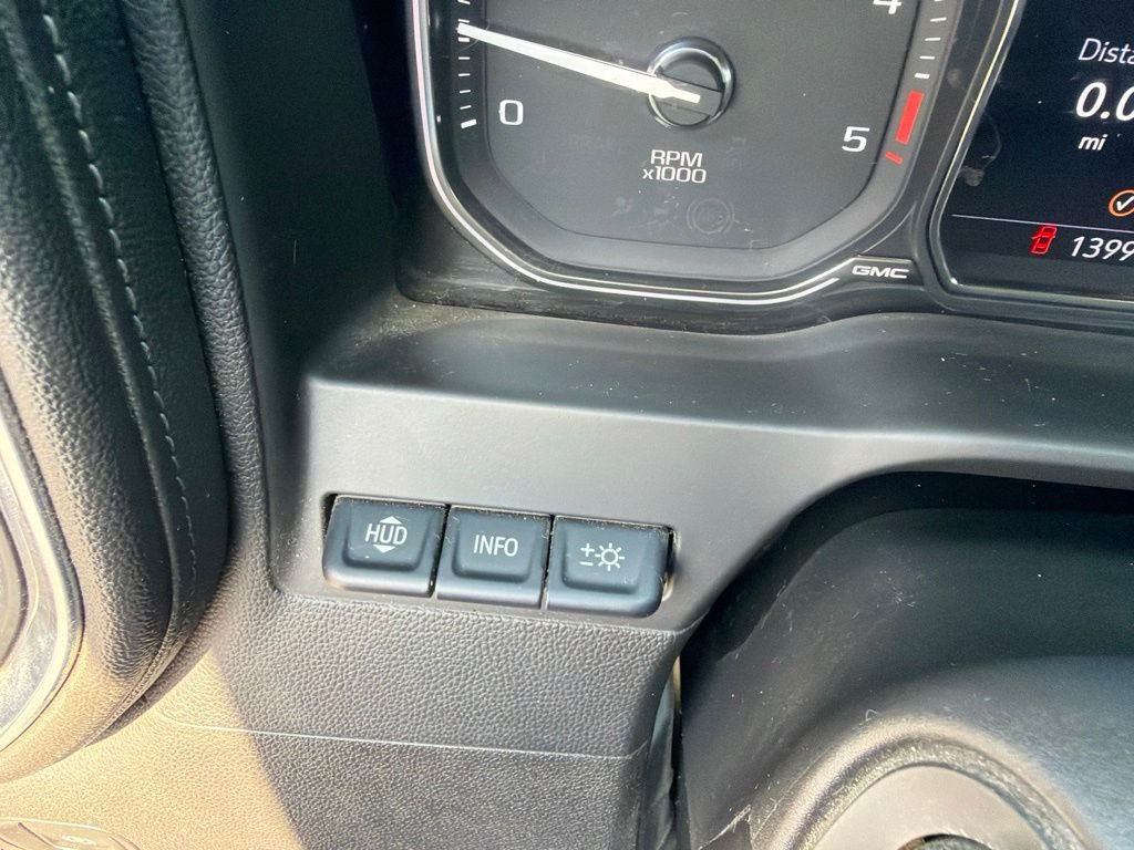 Used 2023 White GMC Denali image 37