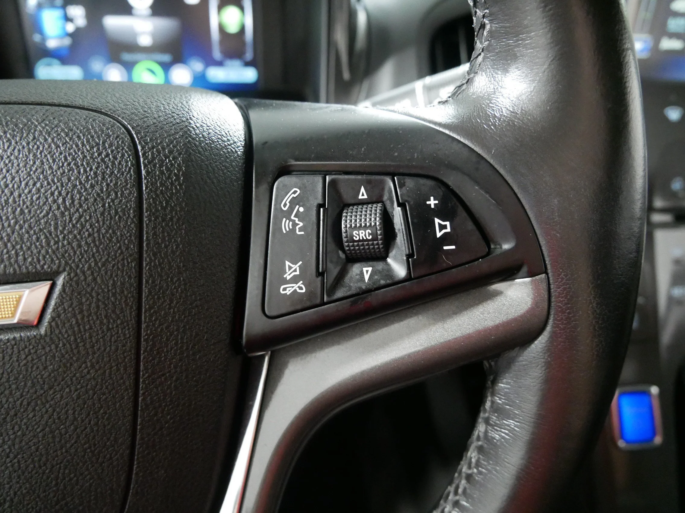 Used 2015 Silver Ice Metallic Chevrolet  image 28
